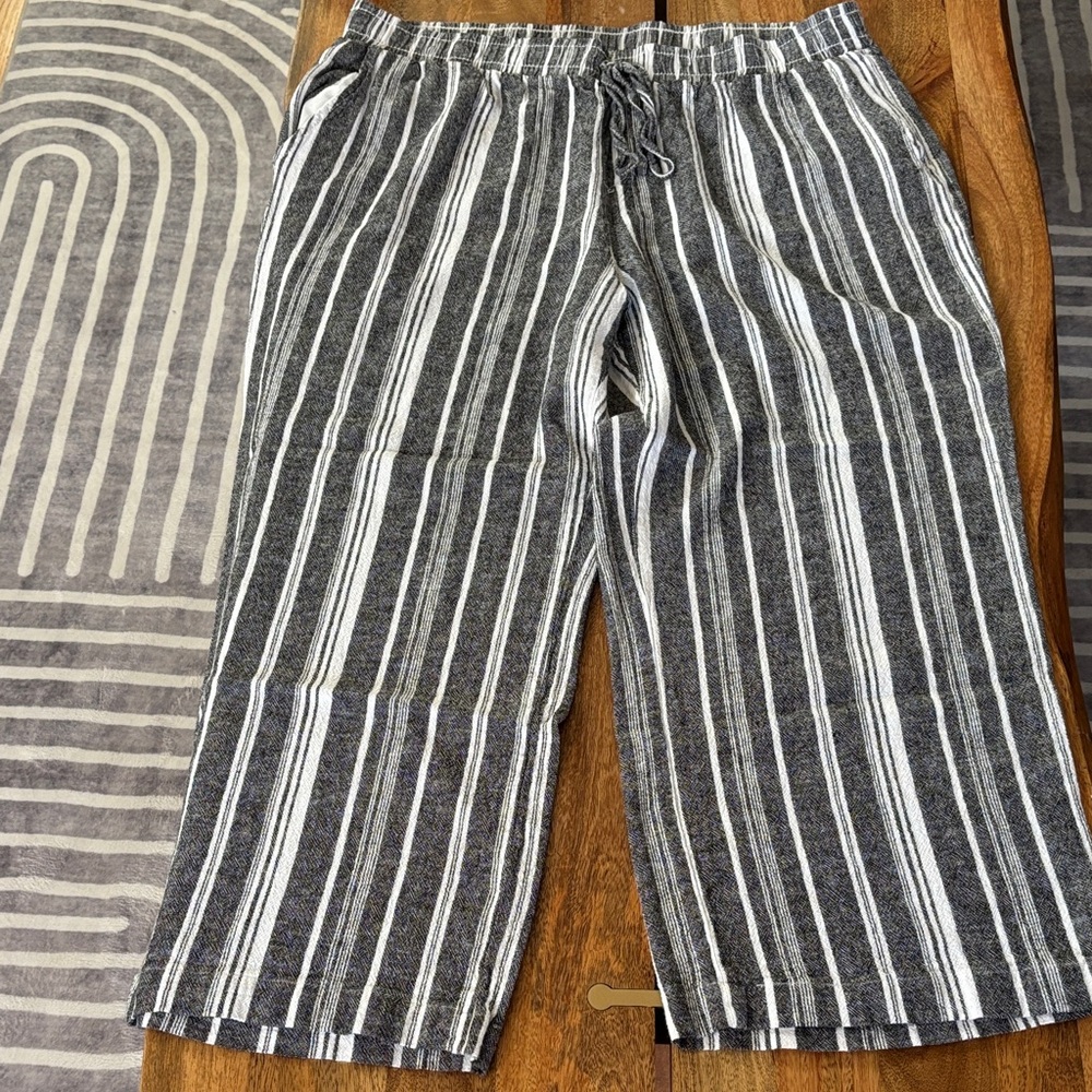 Briggs New York Black and White Striped Wide Leg Cropped Pants